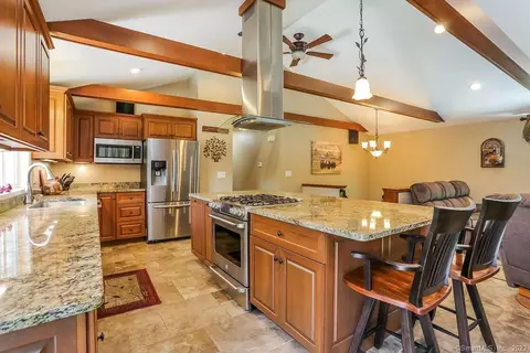 17 Sturbridge Rd, Marlborough, CT 06447