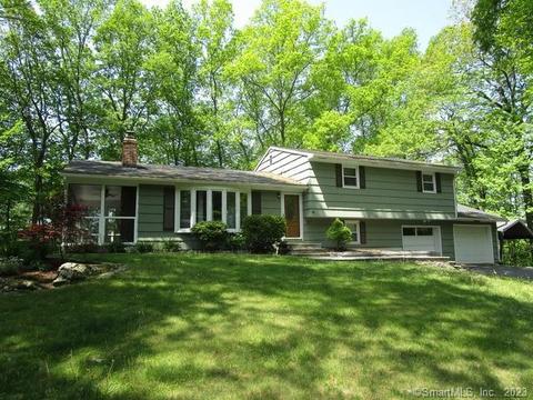 20 Stonehenge Pl, Watertown, CT 06795