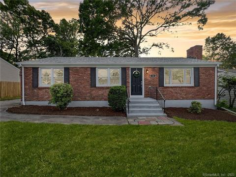 122 Dogwood Dr, Bridgeport, CT 06606