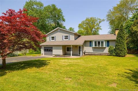 13 Clark Ln, Gales Ferry, CT 06335