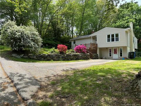 5 Laurel Ave, Ledyard, CT 06339