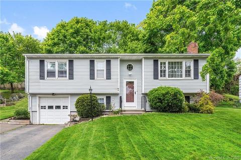 11 Simos Ln, West Haven, CT 06516