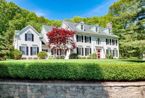 34 Old Stone Xing, Simsbury, CT 06092