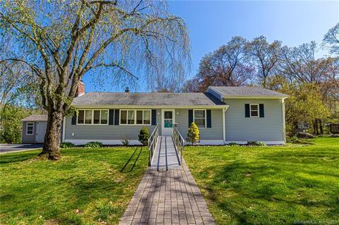 13 Foxcroft Rd, East Lyme, CT 06357