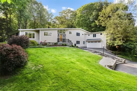 137 Horse Pond Rd, Madison, CT 06443