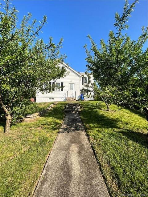 18 Mulberry St, Norwich, CT 06360