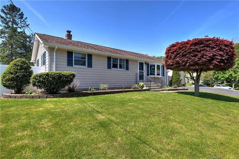 51 Westwood Rd, Milford, CT 06461