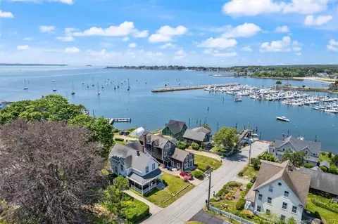 29 Spring St, Groton, CT 06340