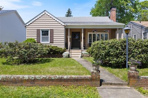 15 Longview St, New London, CT 06320