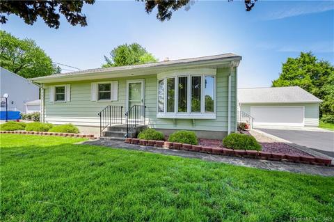 135 Chestnut Dr, Colchester, CT 06415