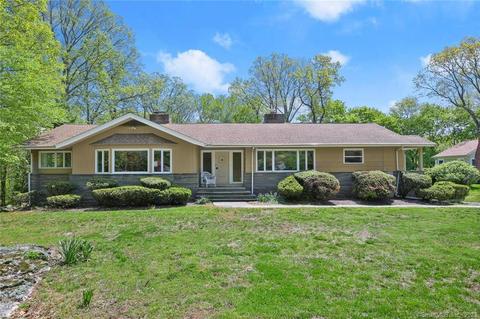 105 Cedar Woods Ln, Fairfield, CT 06825
