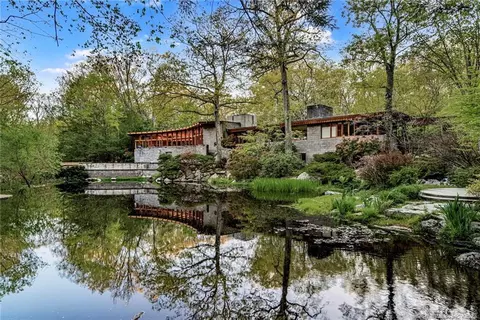 432 Frogtown Rd, New Canaan, CT 06840