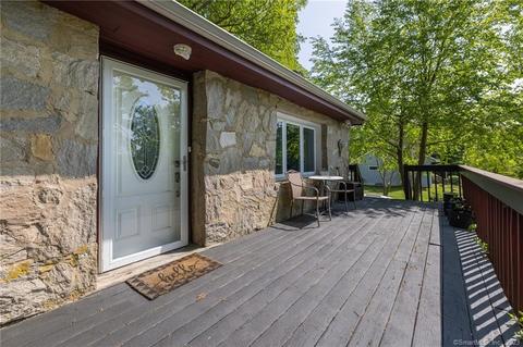 557 Skokorat Rd, Beacon Falls, CT 06403