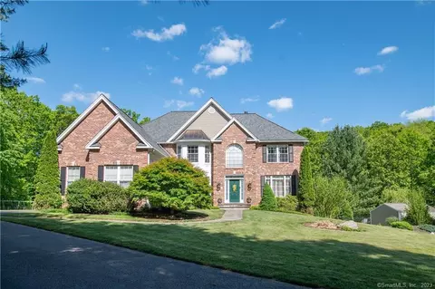 45 Birchwood Ln, Woodbury, CT 06798