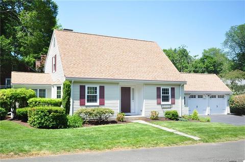 6 Hedwig Ct, West Hartford, CT 06107