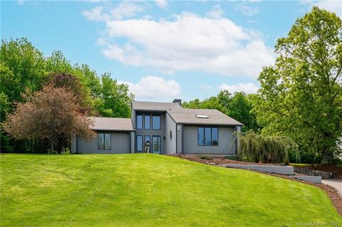 5 Strawberry Ln, Newtown, CT 06482