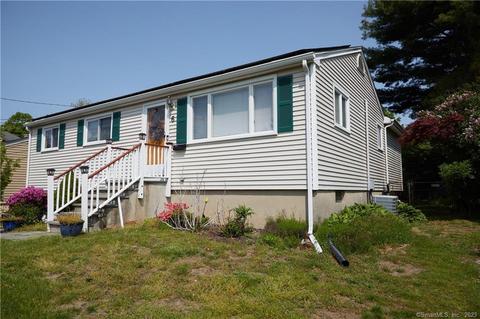 6 Sleepy Hollow Dr, Norwalk, CT 06851