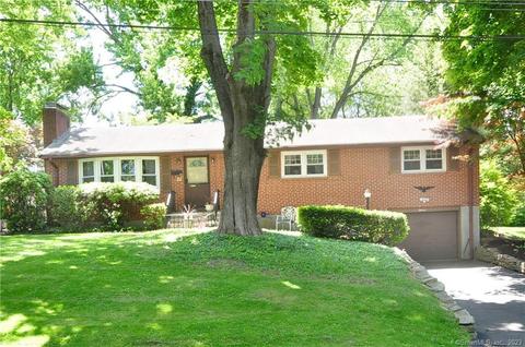 11 Scarborough Rd, Windsor, CT 06095