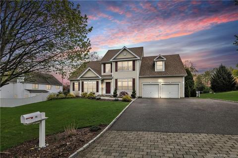 15 Somerset Ln, Milford, CT 06461