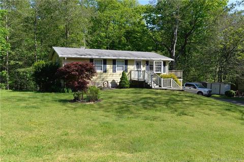 7 Blue Jay Dr, Northford, CT 06472