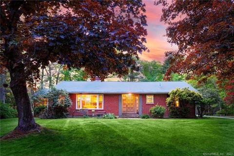 76 Peckham Ln, Killingly, CT 06239