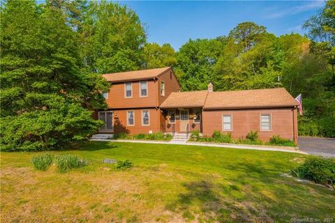 7 Blueberry Ln, Burlington, CT 06013
