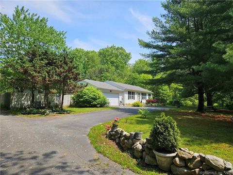 38 Deerfield Ridge Dr, Groton, CT 06355
