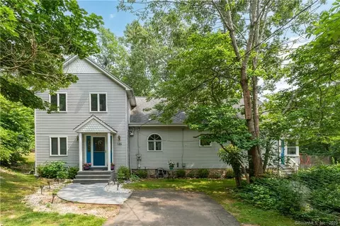 185 N Chestnut St, Branford, CT 06405