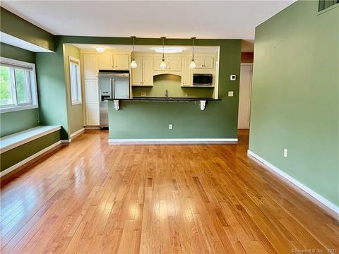 11 Carriage Dr #11, Simsbury, CT 06070