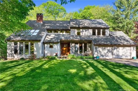 7 Williamsburg Cir, Madison, CT 06443