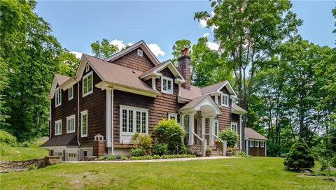 3 Wicks Manor Dr, Danbury, CT 06810