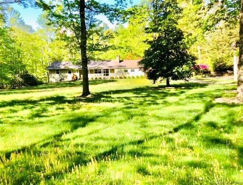 28 Richmond Hill Rd, Weston, CT 06883