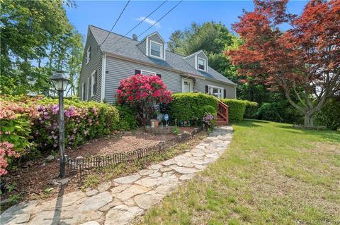 586 Vauxhall St Ext, Waterford, CT 06385