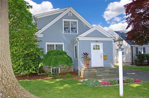 24 Horace Ct, Fairfield, CT 06824