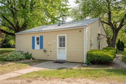1 Lee Ln #1, Windsor Locks, CT 06096