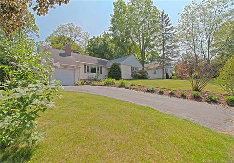 15 Braeburn Rd, West Hartford, CT 06107