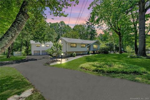 442 Surrey Ln, Fairfield, CT 06824