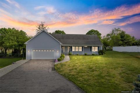 27 Heartwell Dr, Groton, CT 06340
