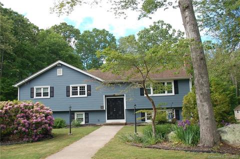 32 Ravenwood Rd, North Stonington, CT 06359