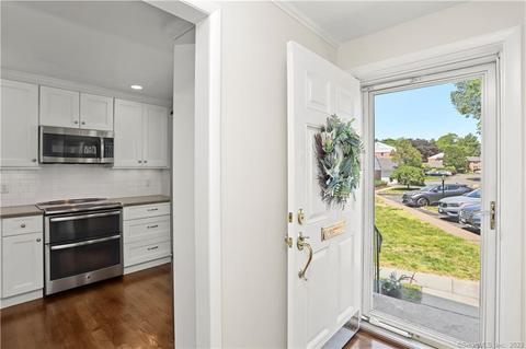 87 Heritage Hill Rd #87, New Canaan, CT 06840