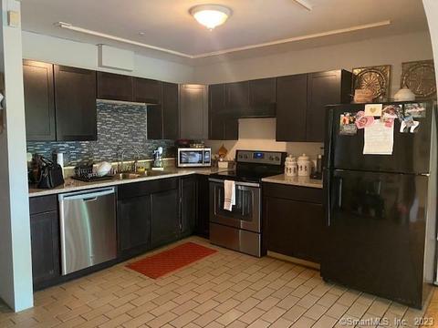 80 Claudia Dr #460, West Haven, CT 06516
