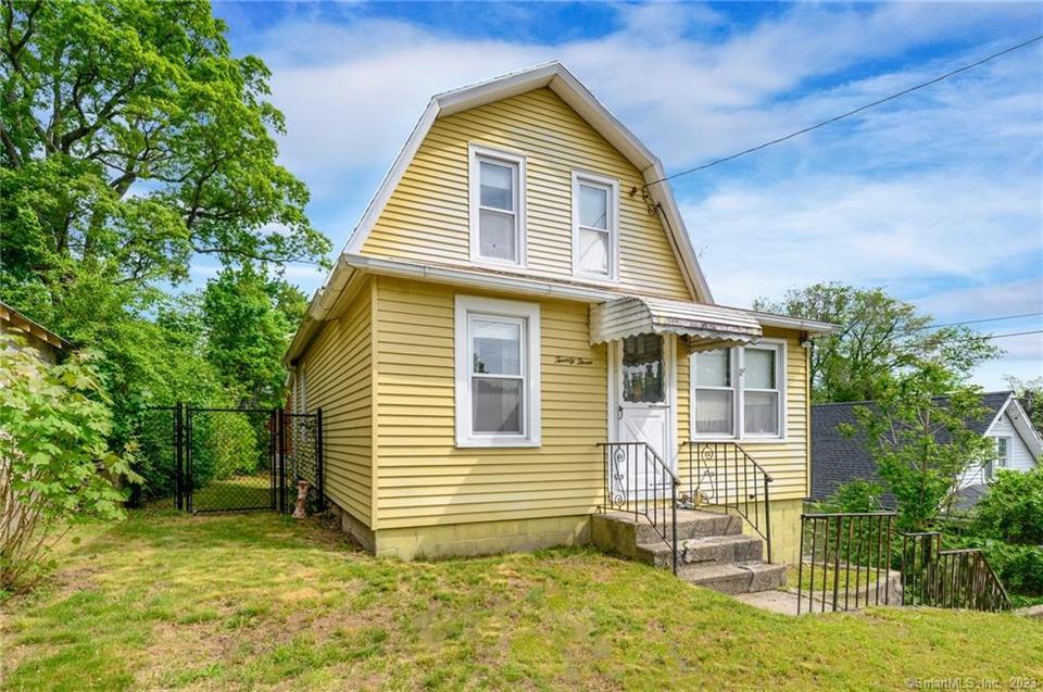 23 Chatfield St, Stamford, CT 06907 4 Photos Movoto