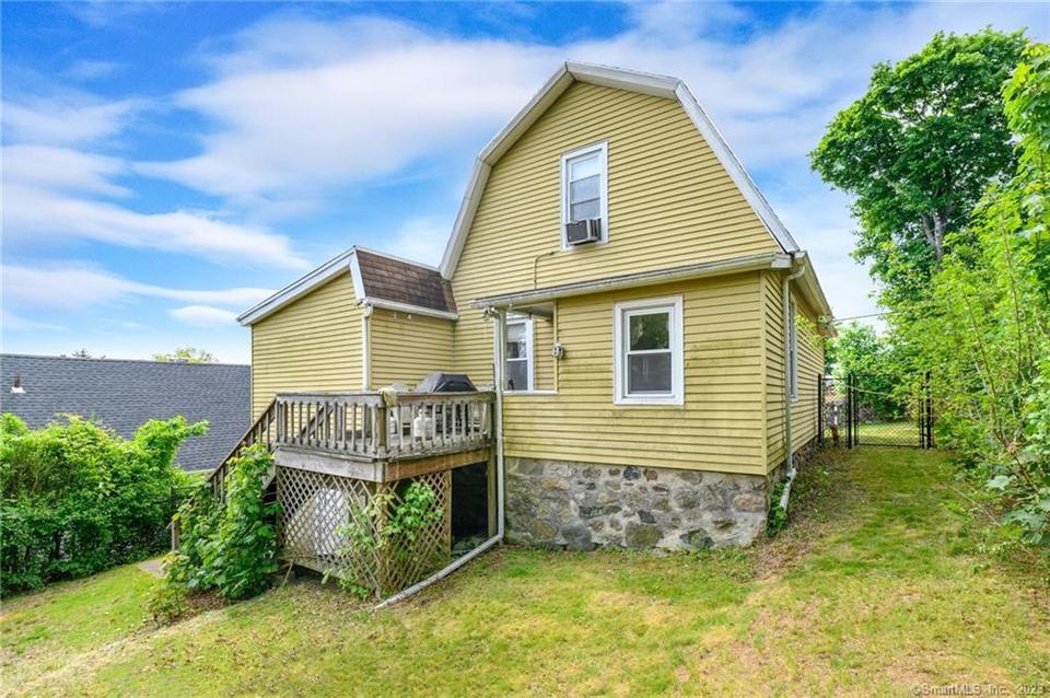 23 Chatfield St, Stamford, CT 06907 4 Photos Movoto