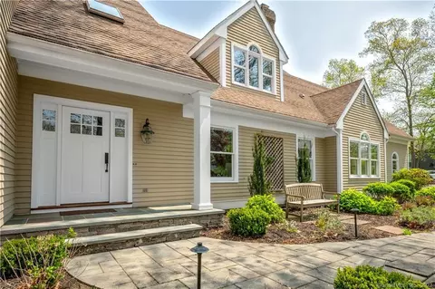 2 Cove Hill Rd, Stonington, CT 06355