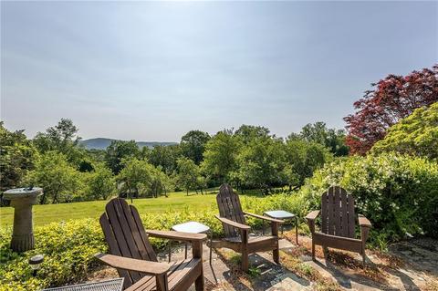 6 Pocono Ridge Rd, Brookfield, CT 06804
