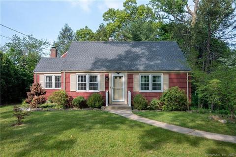 104 Greenwood Dr, Manchester, CT 06042
