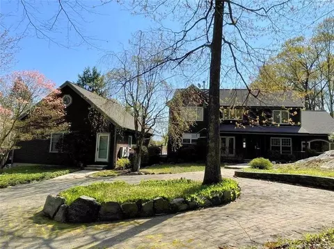 32 Valley Field Rd S, Newtown, CT 06482