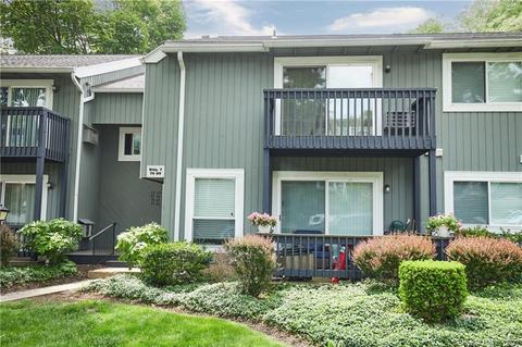 87 Ameridge Dr #87, Bridgeport, CT 06606