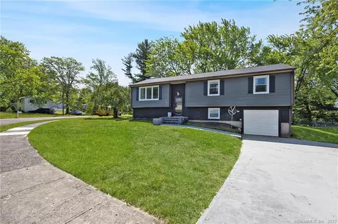 7 Gregory Rd, West Haven, CT 06516