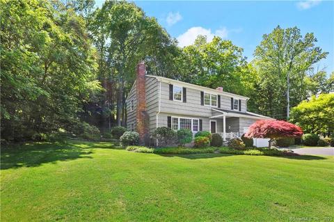 231 Lindamir Ln, Fairfield, CT 06824